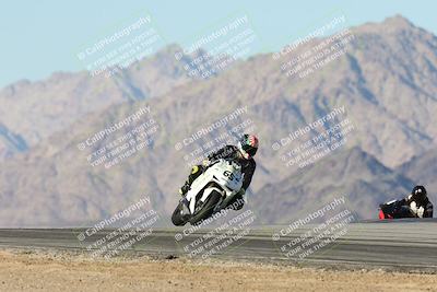 media/Dec-01-2025-Moto Forza (Mon) [[2daa91e15f]]/3-Beginner Group/Session 4 Turn 9/